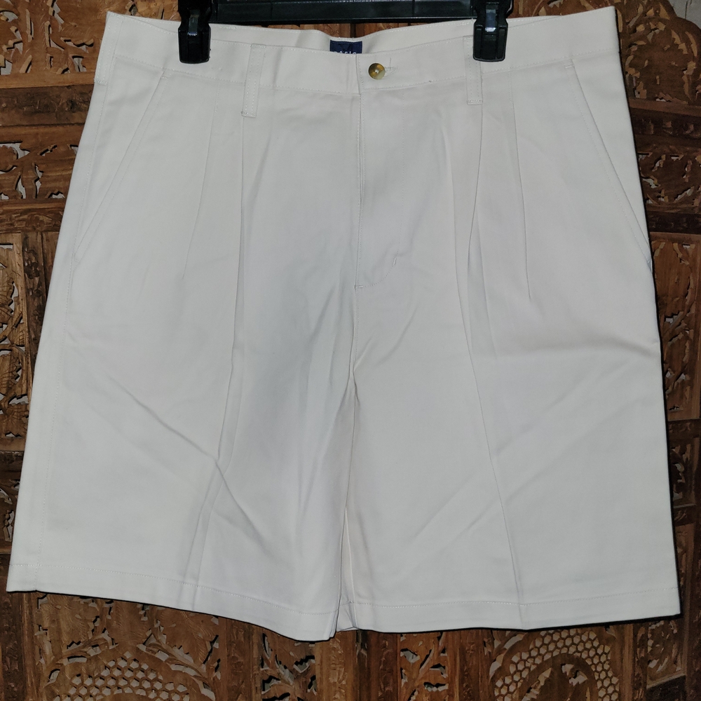 Like New Men's 36 "Basic Editions" Off-White Pleated Shorts
